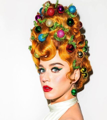 Повторюємо за Кеті Перрі: зачіска на Новий рік у вигляді ялинки-430x480