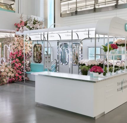 Tiffany & Co. будут продавать цветы в честь Дня святого Валентина-430x480
