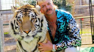 Почему стоит посмотреть безумный сериал «Король тигров» от Netflix-320x180