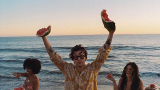 Гаррі Стайлз представив кліп на пісню "Watermelon Sugar"-320x180