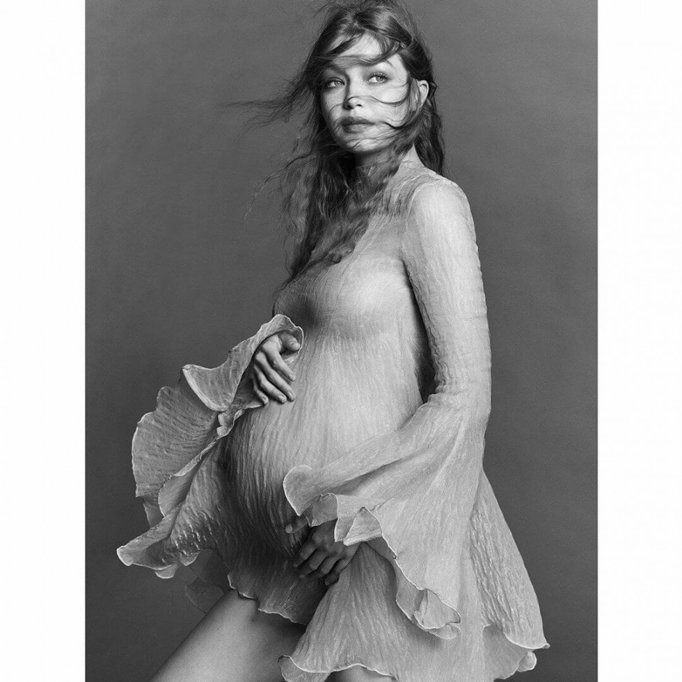 Редкие кадры: Джиджи Хадид растрогала мир “беременной” фотосессией-Фото 3