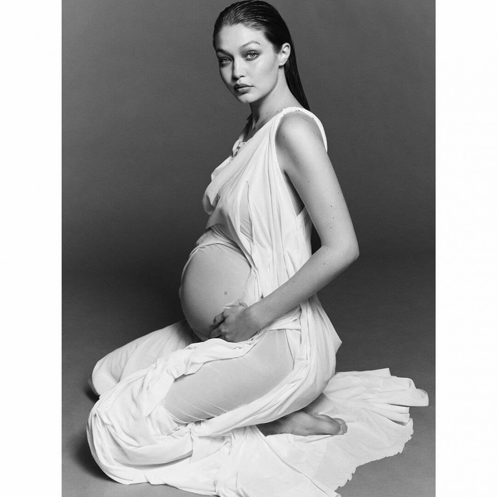 Рідкісні кадри: Джіджі Хадід зворушила світ “вагітної” фотосесією-Фото 2