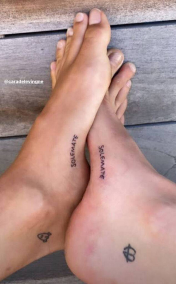 Кара Делевінь та Кайя Гербер зробили однакові татуювання-Фото 1