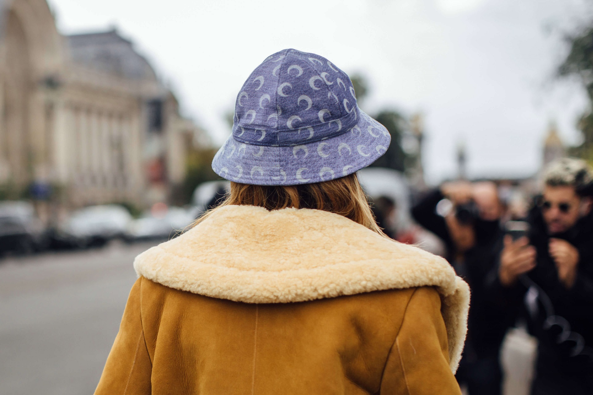 Дело в шляпе: Самый модный головной убор осени 2020 — анализ ошибок и стратегии использования-Фото 1