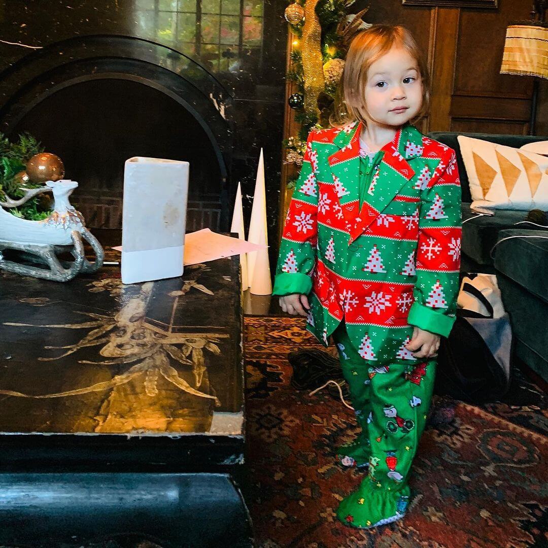 Праздник все ближе: Дочь Кейт Хадсон позирует в рождественском образе -Фото 1