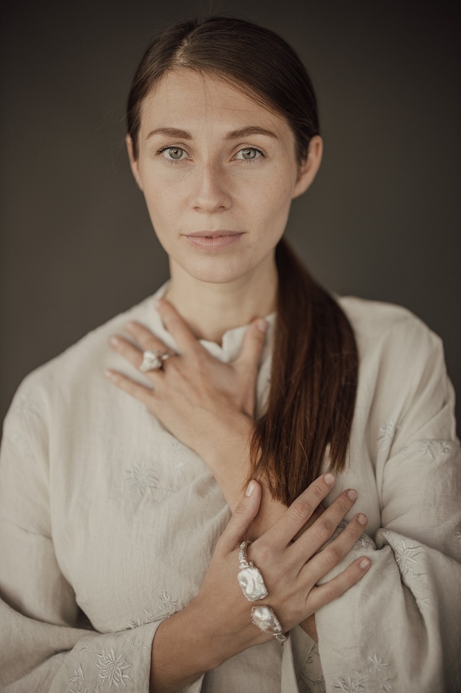 «ODARA»: Дружина відомого композитора Євгена Хмарі випустила свій перший сольний альбом-Фото 3