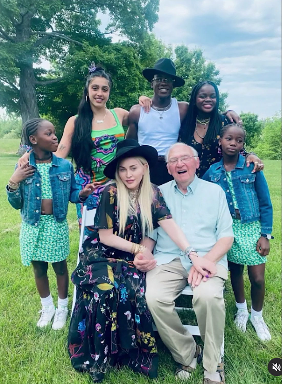 Мадонна собрала вместе шестерых детей на дне рождения своего отца -Фото 1