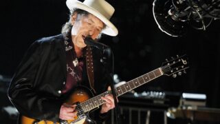 Культового музиканта Боба Ділана звинувачують у згвалтуванні дитини -320x180