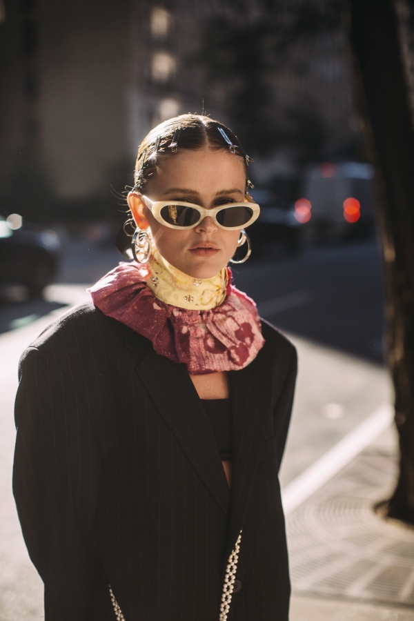 Лучше всех: Самые неординарные образы гостей Недели моды в Нью-Йорке-Фото 9