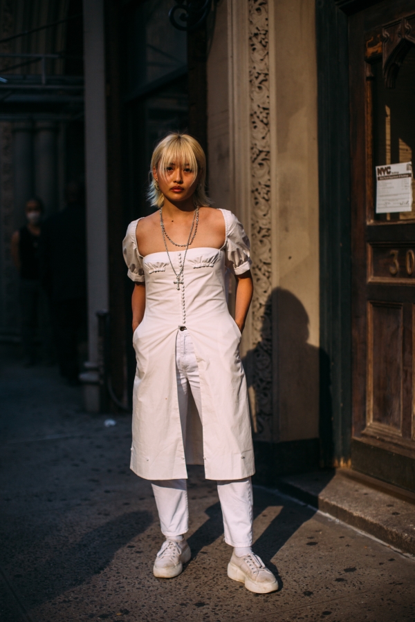Лучше всех: Самые неординарные образы гостей Недели моды в Нью-Йорке-Фото 4