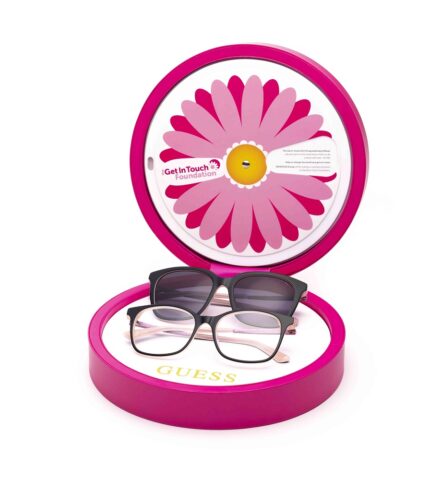 Guess представив капсульну колекцію сонцезахисних окулярів The Get in Touch 2021-430x480