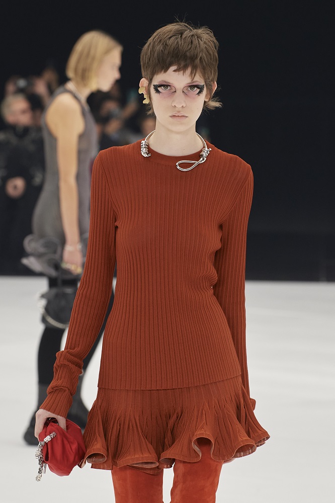 Модний скандал: Бренд Givenchy звинувачують у гламуризації суїциду - Фото 1