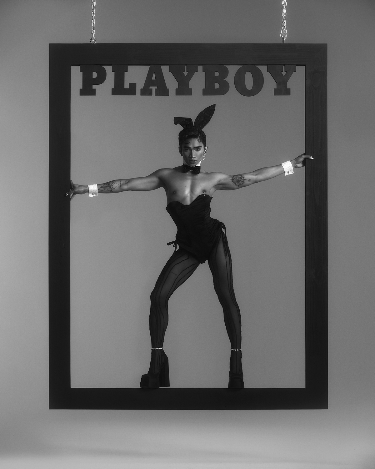 Вперше в історії на обкладинці Playboy з'явився чоловік-гей.
