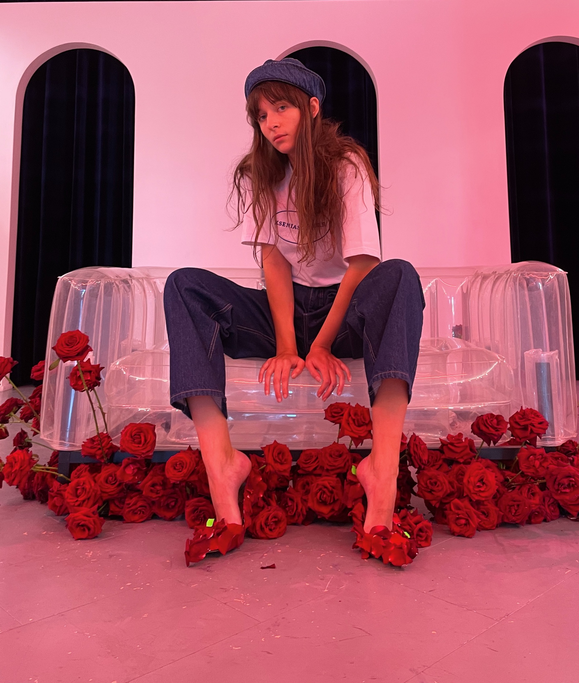 Тисячі червоних троянд: Як бренд KSENIASCHNAIDER відсвяткував своє 10-річчя - Фото 1