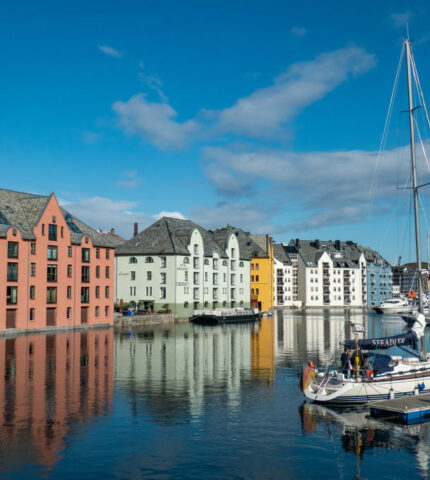Must visit: 5 мест в Норвегии, которые стоит увидеть в этом году-430x480