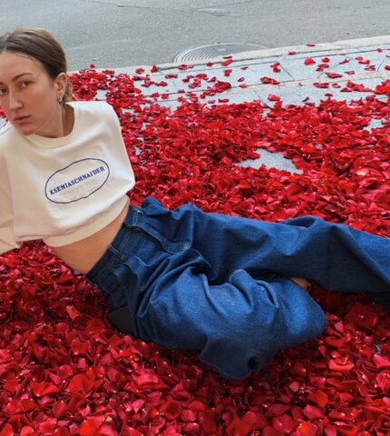 Тысячи красных роз: Как бренд KSENIASCHNAIDER отпраздновал свое 10-летие-430x480