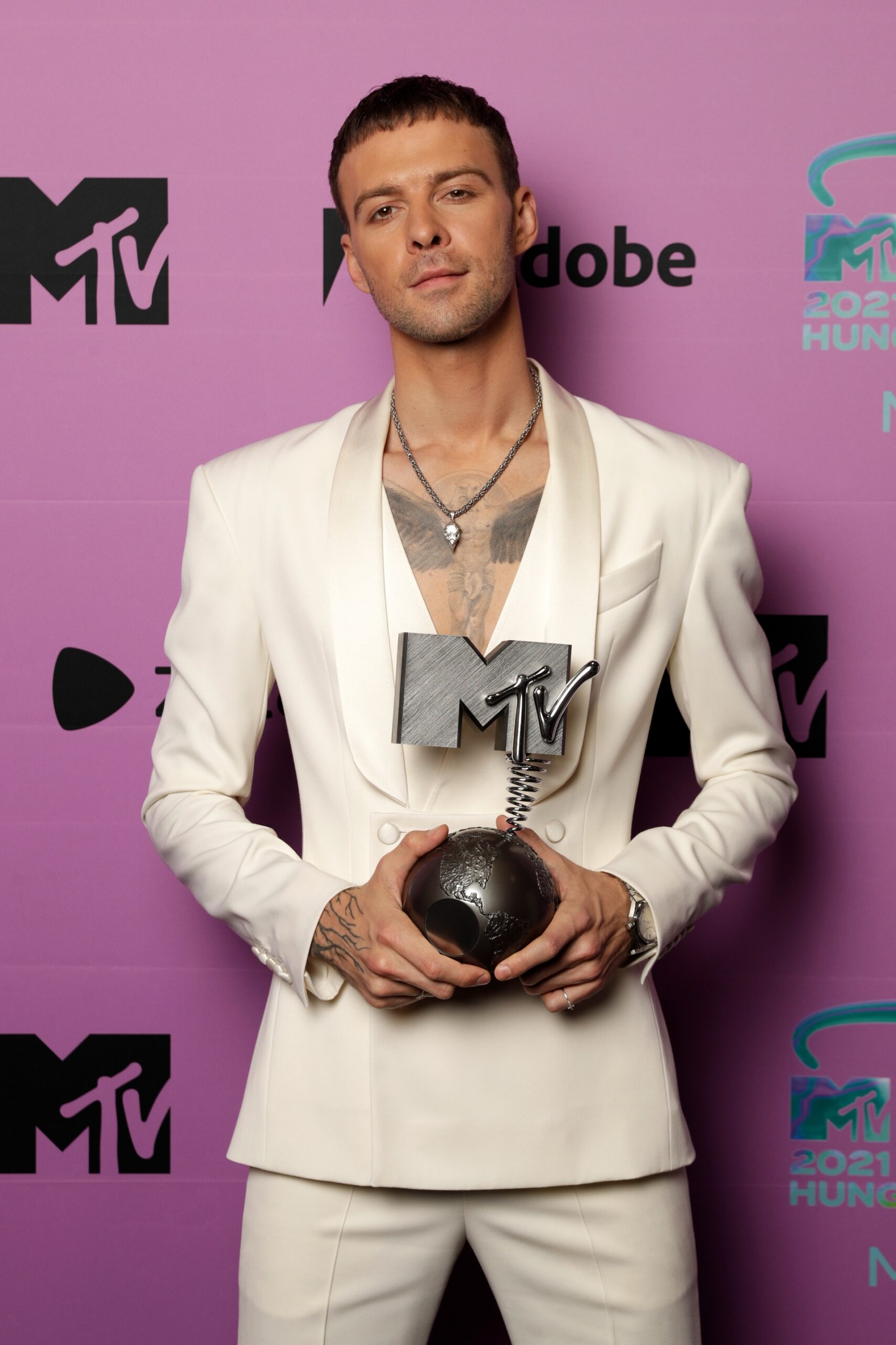 Макс Барских стал лучшим русскоязычным исполнителем по версии MTV Europe Music Awards-2021-Фото 1