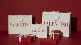 Valentino представив нову упаковку і вона відповідає всім канонам sustainable-320x180