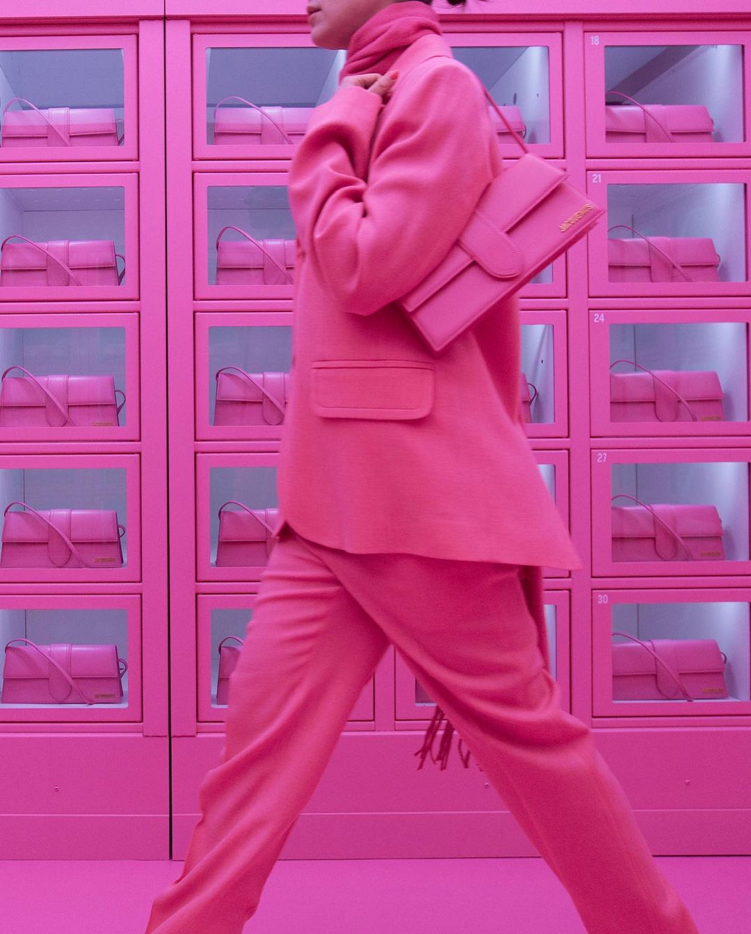 Что не так с новым розовым поп-ап бутиком Jacquemus в Париже-Фото 2
