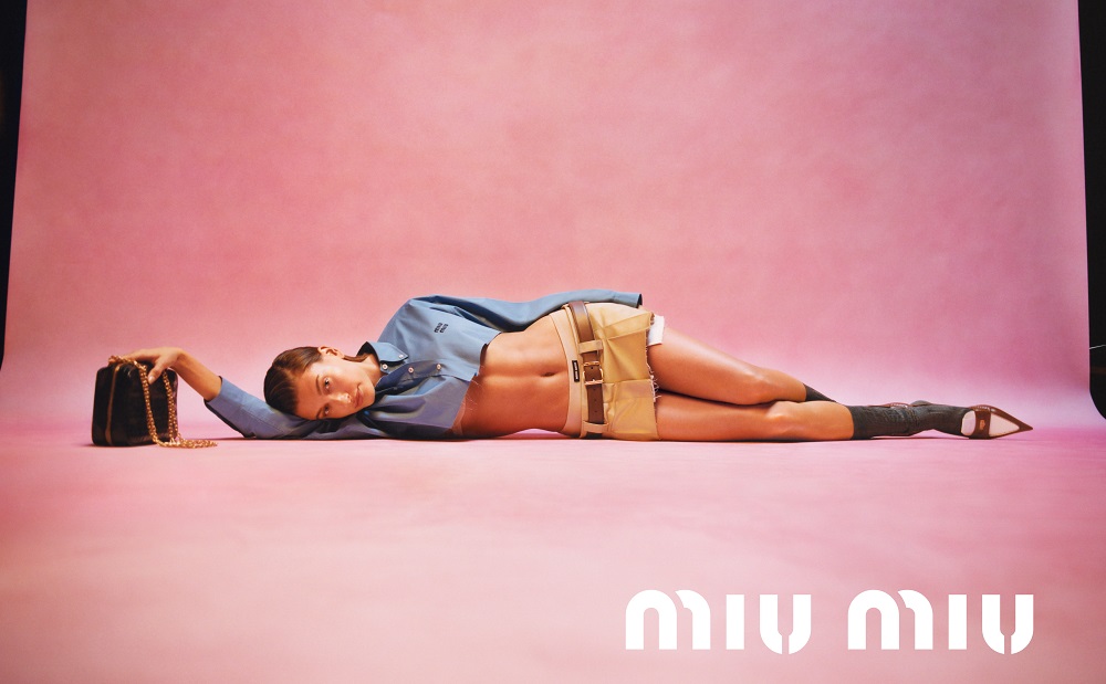 “Базовые инстинкты”: Miu Miu презентовал весенне-летнюю коллекцию 2022 -Фото 1