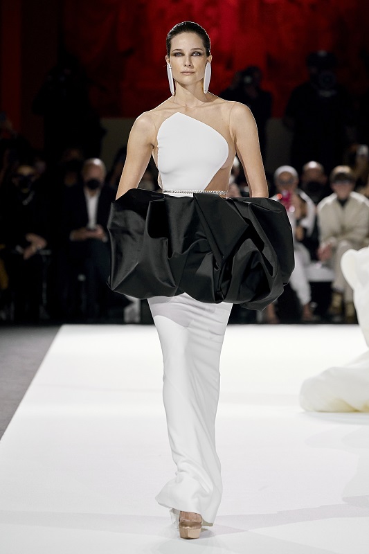 Свободная женщина: Коллекция Stephane Rolland Haute Couture весна-лето 2022-Фото 13