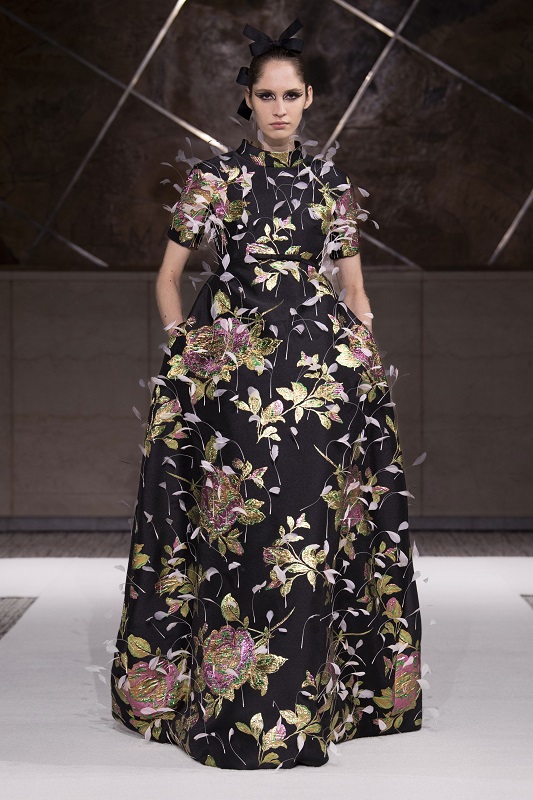 Эпоха романтизма: Коллекция Giambattista Valli Haute Couture весна-лето 2022-Фото 2