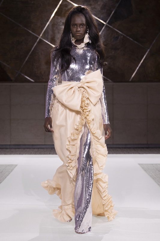 Эпоха романтизма: Коллекция Giambattista Valli Haute Couture весна-лето 2022-Фото 4