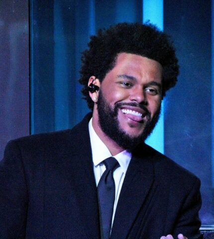 У The Weeknd появилась новая пассия: что о ней известно-430x480