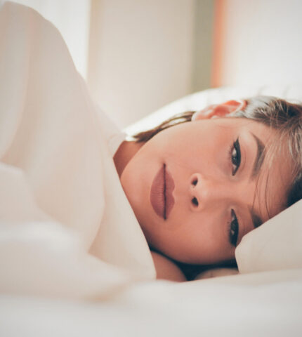 Чому жінкам треба більше спати-430x480