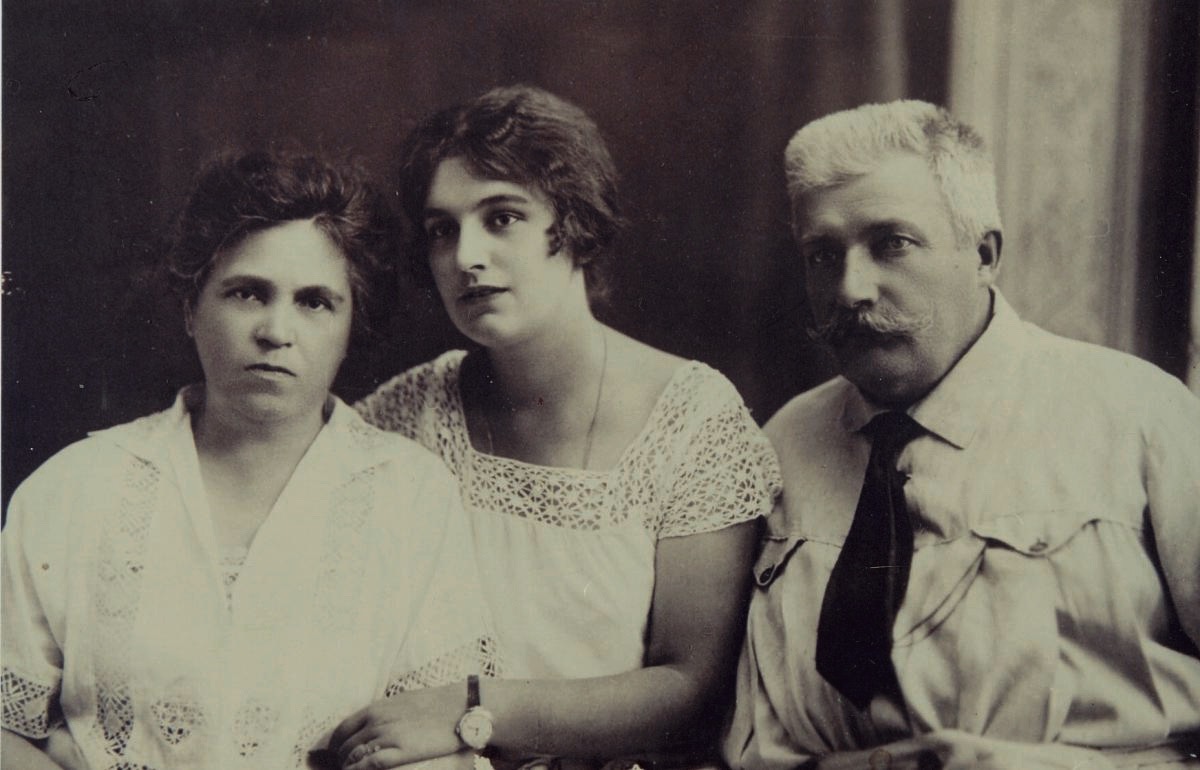 Старицька-Черняхівська з чоловіком Олександром та донькою Веронікою. Київ, 1925 р.