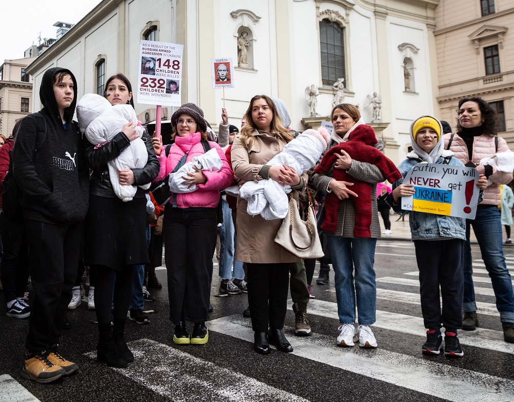 Марш українських матерів пройшов у Будапешті напередодні виборів-Фото 2