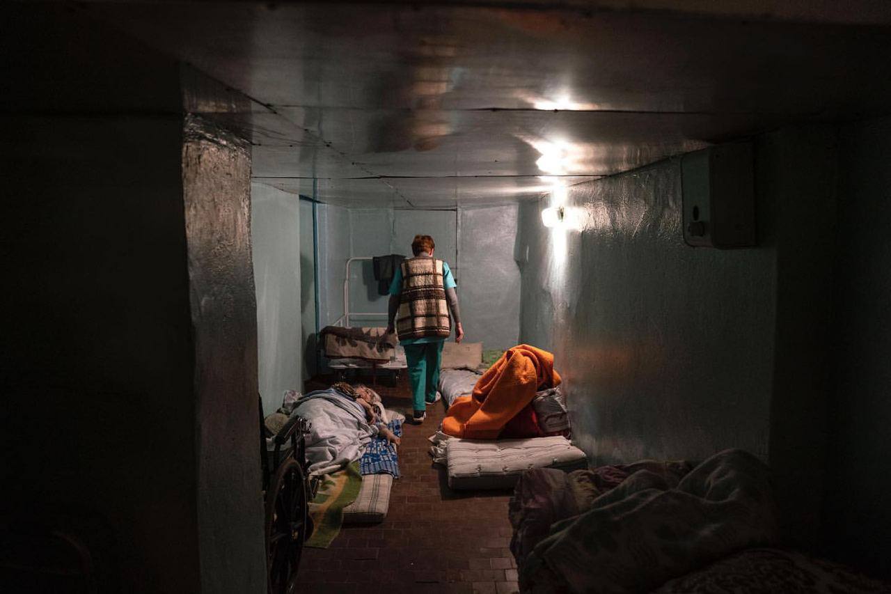 Українські медики рятують життя під час війни-Фото 10