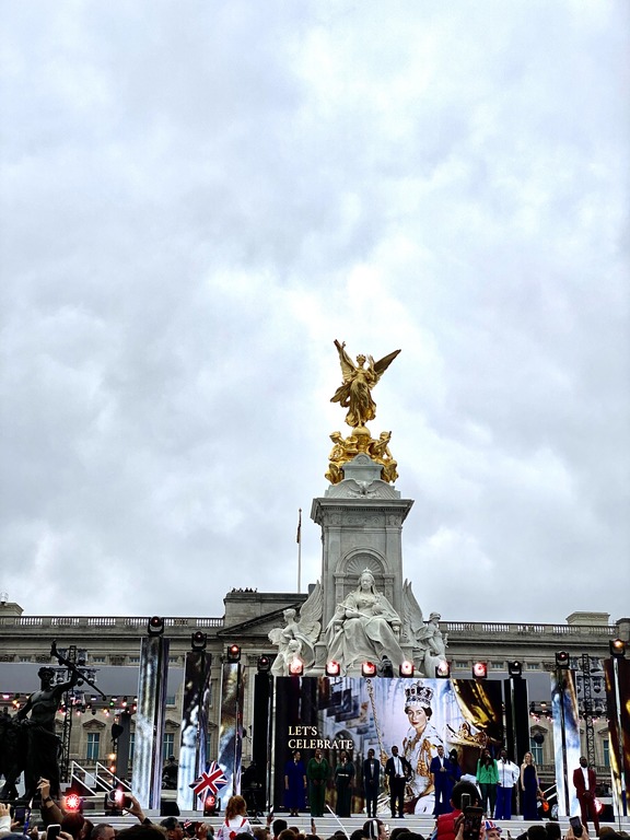 «Боже, бережи Королеву»: репортаж про святкування Платинового ювілею королеві Єлизавети ІІ-Фото 17