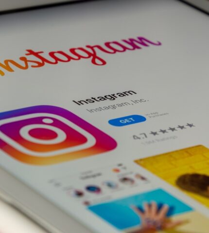 Instagram запустивши нову функцію пошуку пропавших дітей-430x480