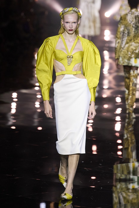 Показ Roberto Cavalli SS23 на Неделе моды в Милане: королевская ночь-Фото 1