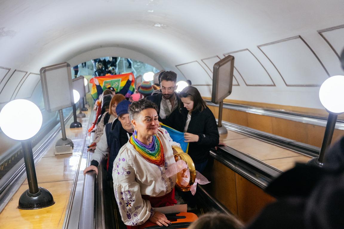ХарківПрайд: хода в метрополітені, вшанування загиблих героїв, автівка вбрана нареченою-Фото 5