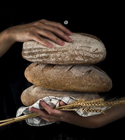 Нагодувати будь-якою ціною: три невигадані історії жінок-волонтерок, що печуть хліб для українців-430x480