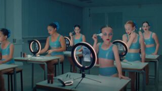 Маніфест на підтримку краси тіла: Крістіна Агілера представила нову потужну версію кліпу Beautiful-320x180