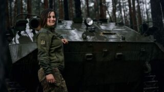 Генштаб ЗСУ показав першу жінку, яка очолила артилерійський підрозділ-320x180