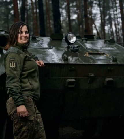 Генштаб ЗСУ показавши першу жінку, яка очолила артилерійський підрозділ-430x480