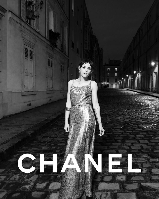 Новая прическа Кристен Стюарт в кампейне Chanel SS’23-Фото 2