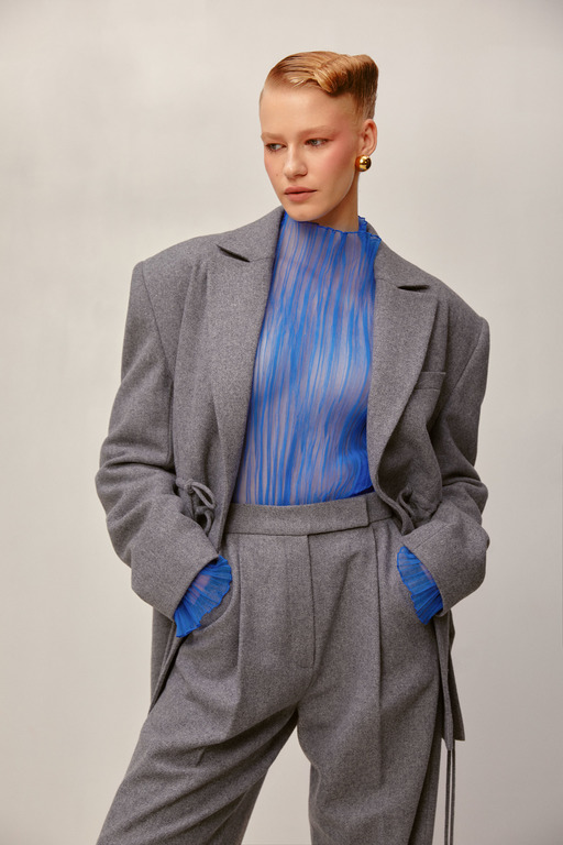 Короткі оверсайз пальто із брюками кльош, затишні кардигани у поєднанні з корсетами в новій зимовій колекції J'amemme-Фото 4