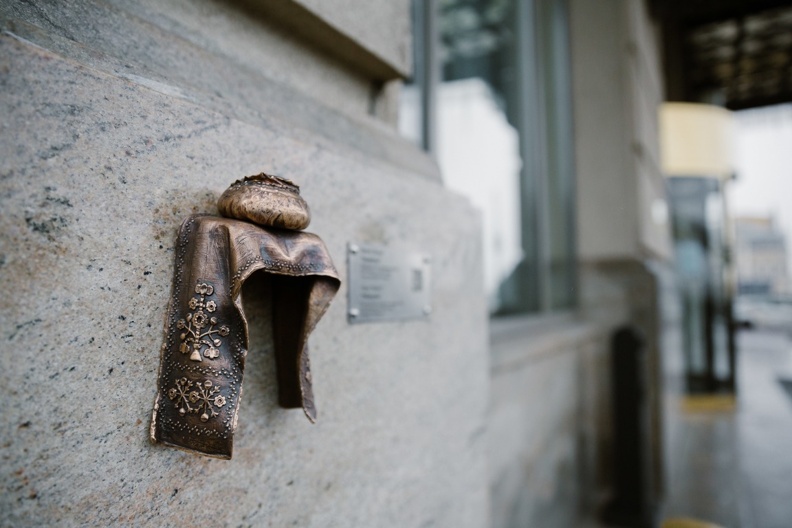 На Fairmont Grand Hotel Kyiv відкрили скульптуру проекту «Шукай»-Фото 1