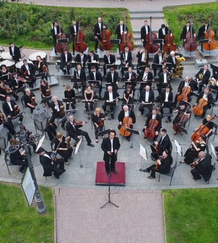Студенти-музиканти зіграють соло з Національним Одеським філармонійним оркестром-430x480