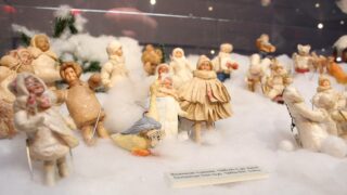 Small Talk: колекціонерка Марина Лук'янова про виставку новорічних іграшок «Скарби різдвяної скрині»-320x180