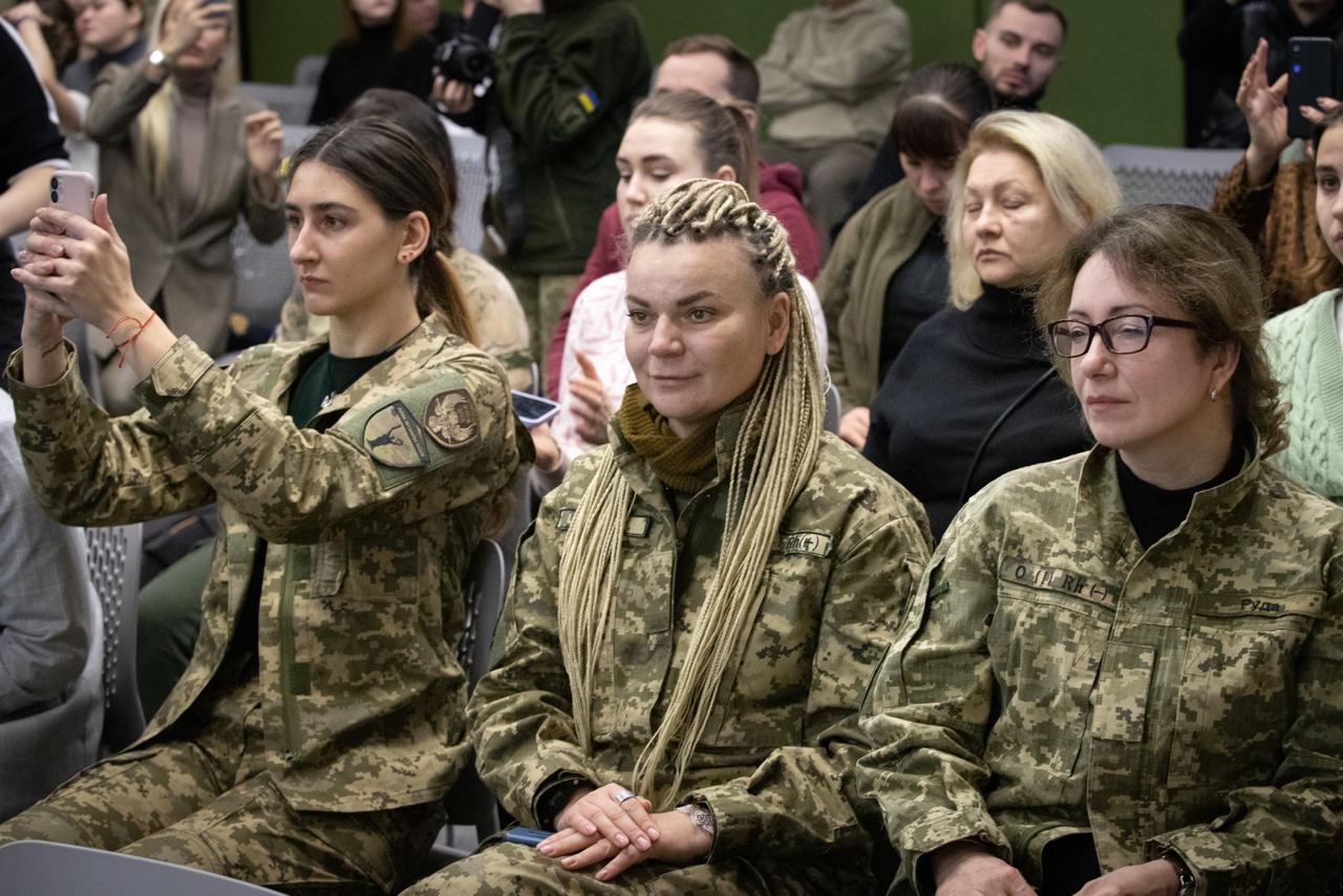 У Києві презентували зразки жіночої військової форми та амуніції-Фото 5