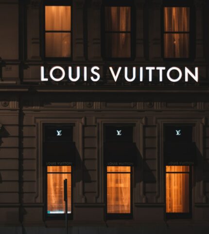 LVMH змінює керівництво в Louis Vuitton та Dior-430x480