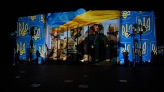 Знакові будівлі у Києві, Львові та Одесі підсвітили символами незламності-320x180