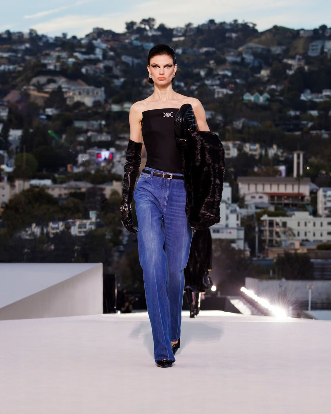 Голлівудська колекція: Versace осінь-зима 2023-2024 - фото 7