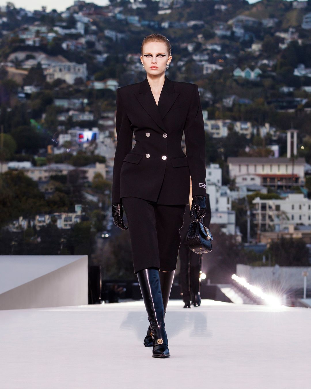 Голлівудська колекція: Versace Осінь-Зима 2023-2024-Фото 13